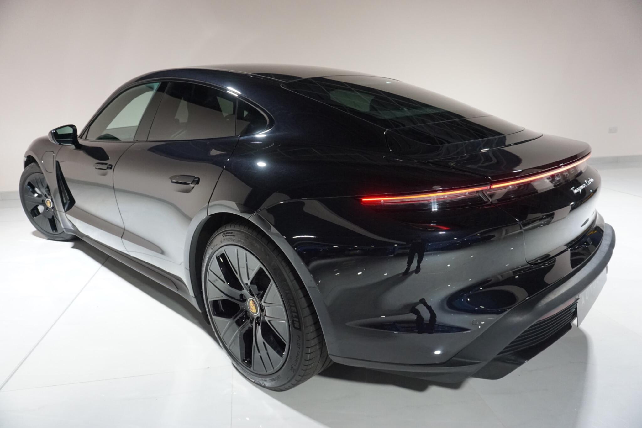 Porsche Taycan Performance Plus 93.4kWh Turbo Saloon 4dr Electric Auto 4WD (680 ps)